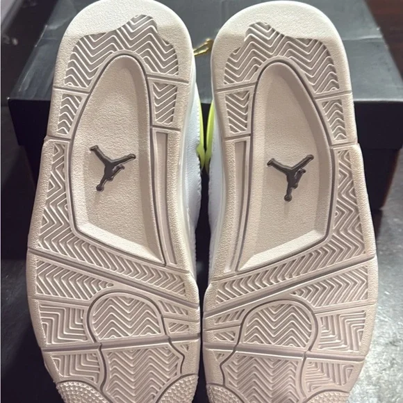 Brand new Air Jordan 4 Lite Lemon Twist (GS) size 5y/6.5 women